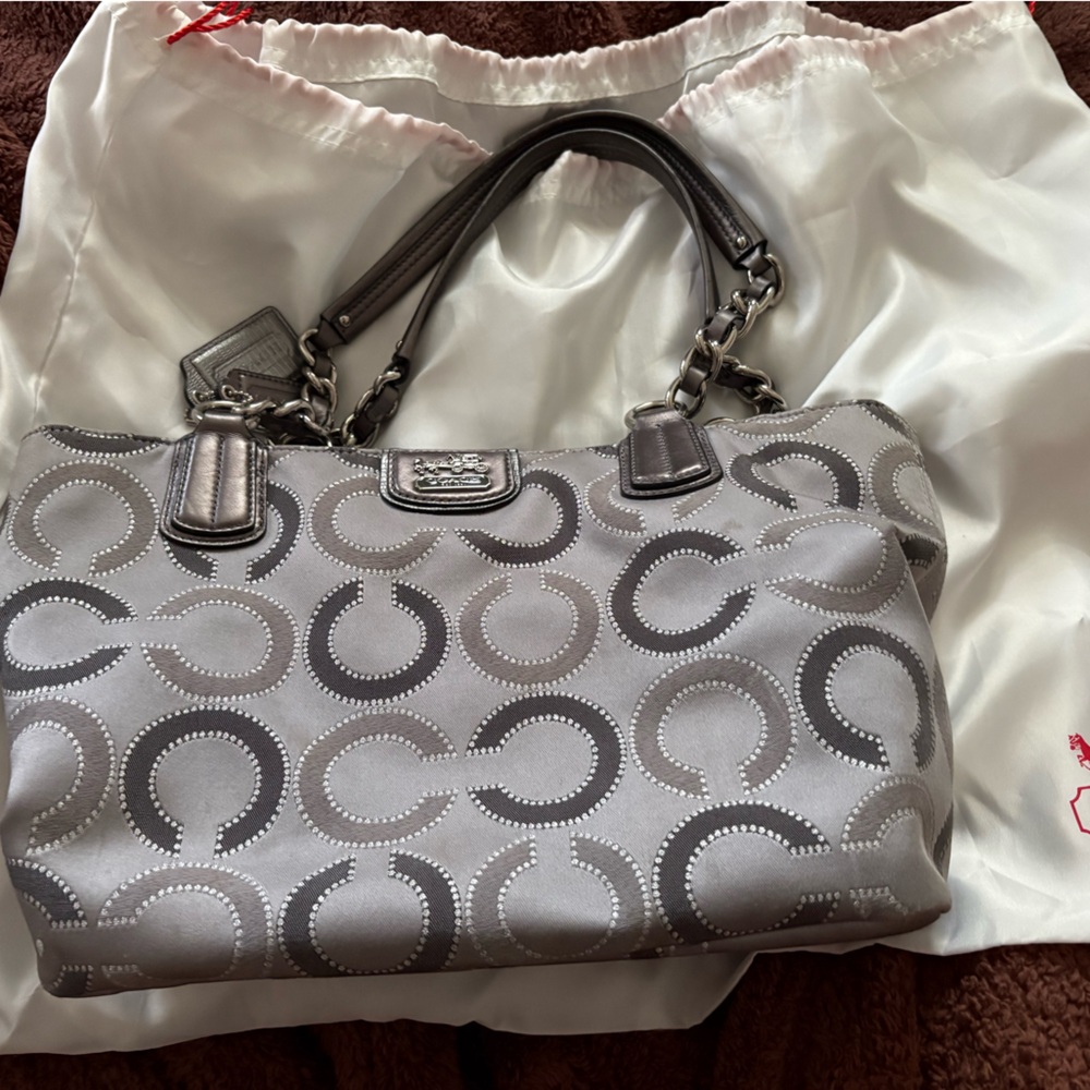 Chic Gray Shoulder Bag with Chain Straps